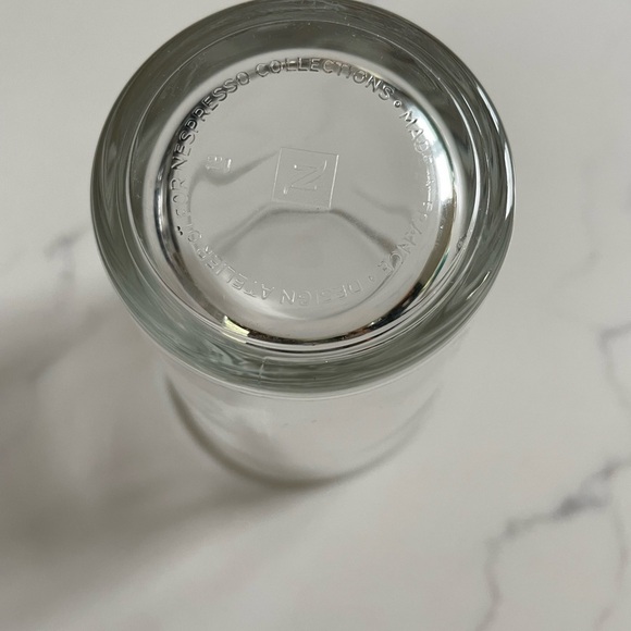 Nespresso glass Shaker with Aqua (silicone) Lid - Picture 4 of 5